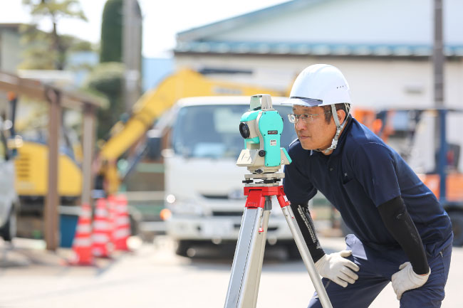 土木作業中の西園寺さん